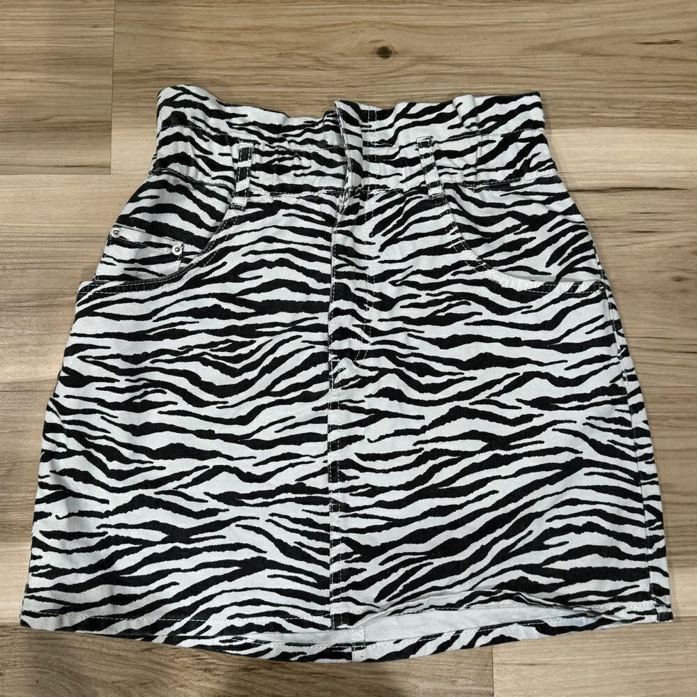 Zara Black and White Zebra Print Mini Skirt - Picture 2 of 5